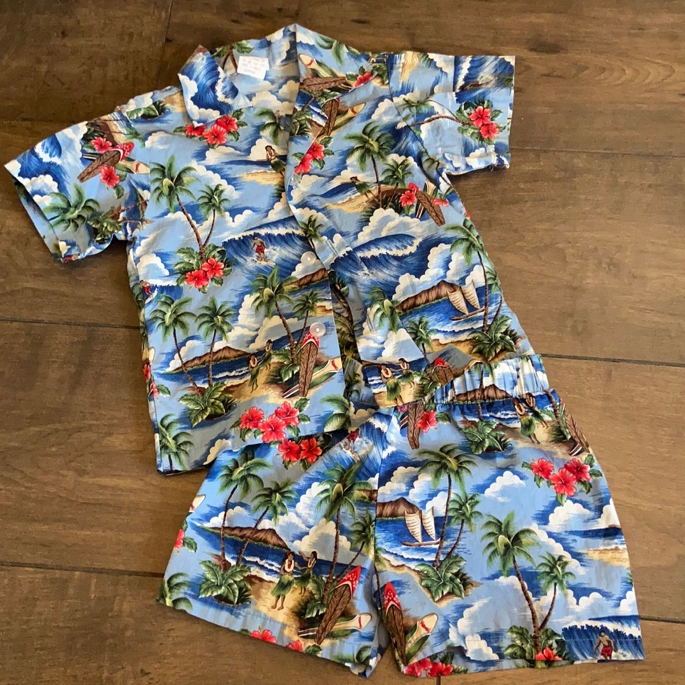 Hawaiian print 2 piece short set 6 months